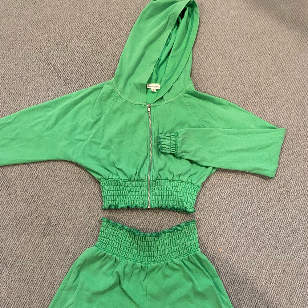 Short set with synched waist and Cropped zip up